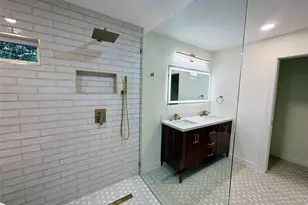 9920 Greenfield Dr, Dallas, TX 75238 - Photo 17