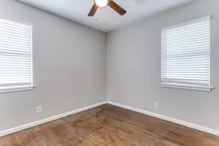 512 Bluebonnet Dr, Hurst, TX 76053 - Photo 9