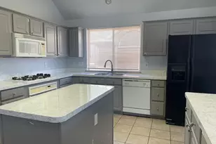4820 Thames Dr, Grand Prairie, TX 75052 - Photo 9