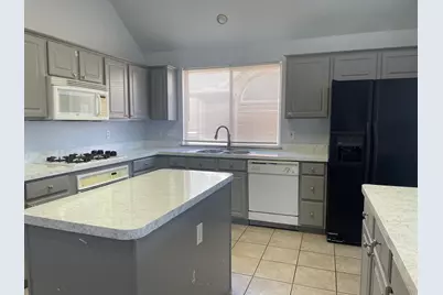 4820 Thames Drive, Grand Prairie, TX 75052 - Photo 9