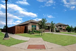 921 Amberwood Dr, Godley, TX 76044 - Photo 3