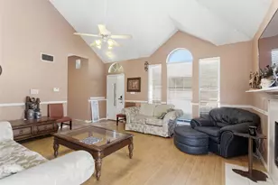 1701 Creekway Dr, Lewisville, TX 75067 - Photo 5