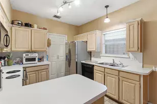 1701 Creekway Dr, Lewisville, TX 75067 - Photo 7