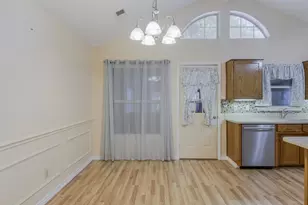 211 Faircrest Dr, Arlington, TX 76018 - Photo 9