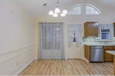 211 Faircrest Drive, Arlington, TX 76018 - Photo 9