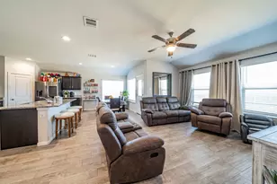 8028 Muddy Creek Dr, Fort Worth, TX 76131 - Photo 3