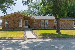 239 S Pine St, Muenster, TX 76252 - Photo 1