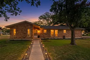 239 S Pine St, Muenster, TX 76252 - Photo 3