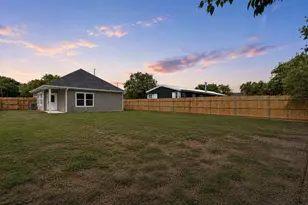 308 Mark St, Hillsboro, TX 76645 - Photo 3