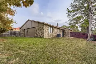 2001 Newbury Dr, Arlington, TX 76014 - Photo 13