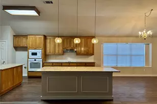 215 Springpark Dr, Arlington, TX 76014 - Photo 5