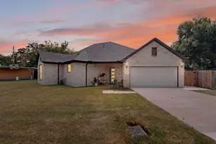 909 Marcellus Ct, Arlington, TX 76011 - Photo 1