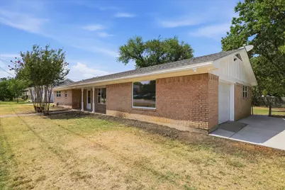 302 W 4th Street, Justin, TX 76247 - Photo 3