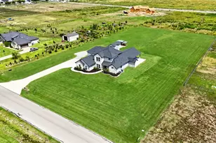 7271 Michelle Pt, Krum, TX 76249 - Photo 3