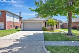 1952 Copper Mountain Dr, Fort Worth, TX 76247 - Photo 3