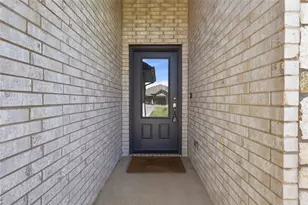 451 Silverton Dr, Granbury, TX 76049 - Photo 3