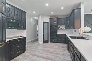 717 Pintail Ct, Granbury, TX 76049 - Photo 9