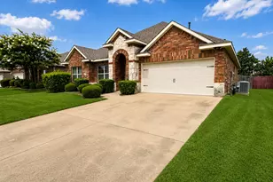 2776 Park Pl, Grand Prairie, TX 75052 - Photo 3