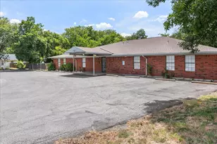 1125 Roberts Cut Off Rd, River Oaks, TX 76114 - Photo 1