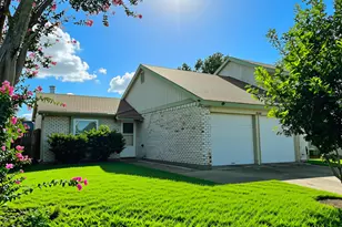 2925 Fairway Dr, Grand Prairie, TX 75052 - Photo 1