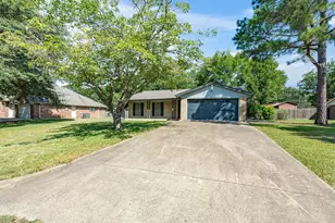 613 Cooper St, Ennis, TX 75119 - Photo 3