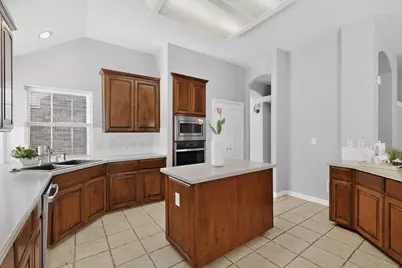 100 Shumard Court, Irving, TX 75063 - Photo 9