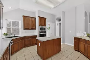100 Shumard Ct, Irving, TX 75063 - Photo 9