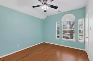 100 Shumard Ct, Irving, TX 75063 - Photo 23