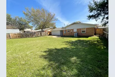 2805 Cornell Circle, Irving, TX 75062 - Photo 17