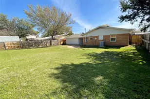 2805 Cornell Cir, Irving, TX 75062 - Photo 17