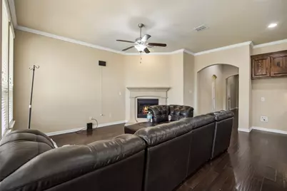 338 Wyndale Drive, Lewisville, TX 75056 - Photo 3