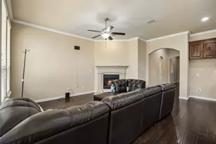 338 Wyndale Dr, Lewisville, TX 75056 - Photo 3