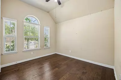 338 Wyndale Drive, Lewisville, TX 75056 - Photo 3