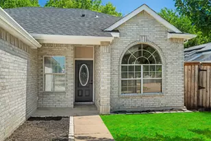 2401 Bennington Dr, Arlington, TX 76018 - Photo 3