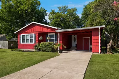 209 Kirksey Street, Waxahachie, TX 75165 - Photo 1