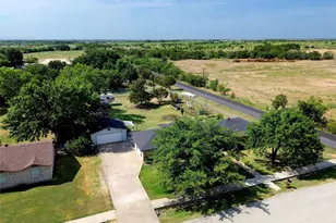 902 Meadowcreek St, Krum, TX 76249 - Photo 17