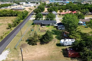 902 Meadowcreek St, Krum, TX 76249 - Photo 19
