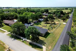 902 Meadowcreek St, Krum, TX 76249 - Photo 17