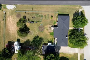 902 Meadowcreek St, Krum, TX 76249 - Photo 19
