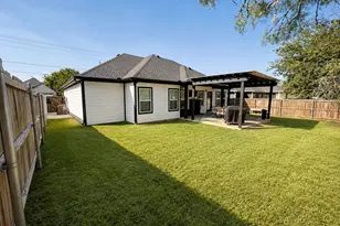 2421 Creek Dr, Granbury, TX 76048 - Photo 13