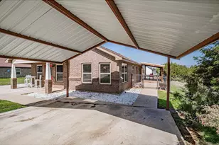 2302 San Saba Ct, Granbury, TX 76048 - Photo 3