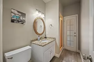 2311 Creekside Cir N, Irving, TX 75063 - Photo 17