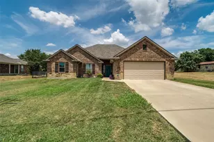 816 W Park Ave, Weatherford, TX 76086 - Photo 1