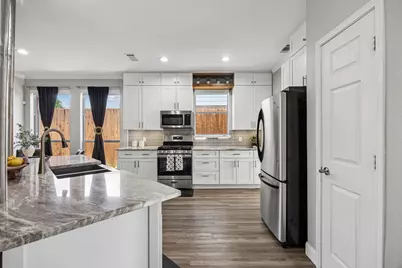 804 Summit Pointe, Lewisville, TX 75077 - Photo 9