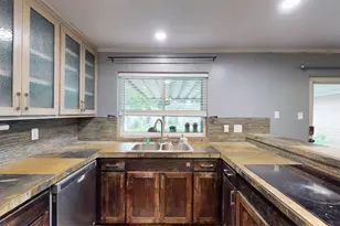 113 E Ave C, Waxahachie, TX 75165 - Photo 7