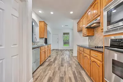 3244 Serpis, Grand Prairie, TX 75054 - Photo 11
