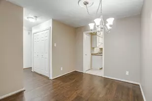 13845 Leinsper Green St, Dallas, TX 75240 - Photo 11
