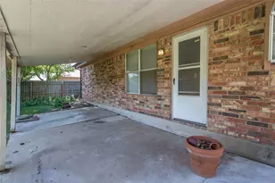 303 Shirley Dr, Alvarado, TX 76009 - Photo 9