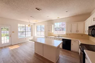 2909 Lois Ln, Rowlett, TX 75088 - Photo 9