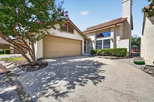 631 Mission Cir, Irving, TX 75063 - Photo 1
